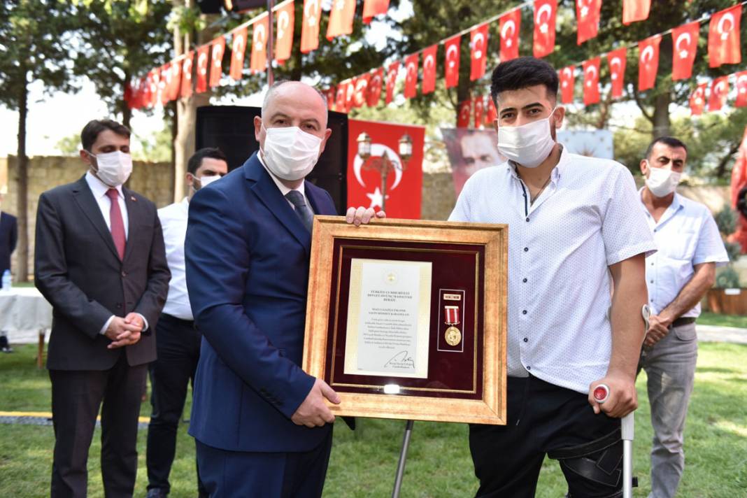 Şehit ailelerimiz ve gazilerimize devlet övünç madalyaları takdim edildi 23
