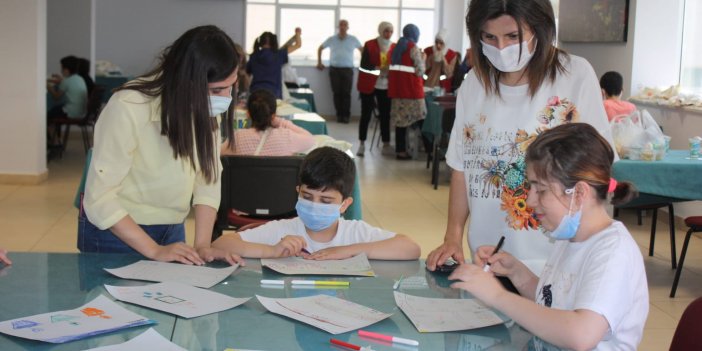 Kahramanmaraş’ta çocuklar atık kutularından kağıt üretti