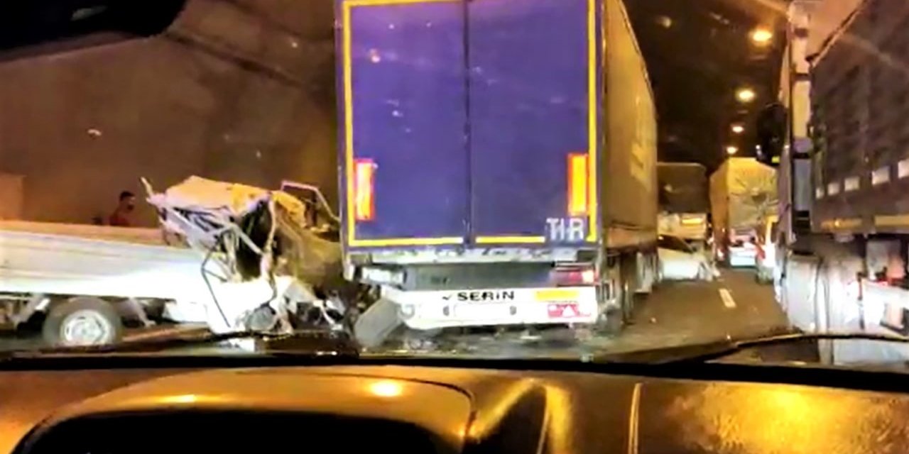 Tünelde zincirleme kaza: 4 yaralı