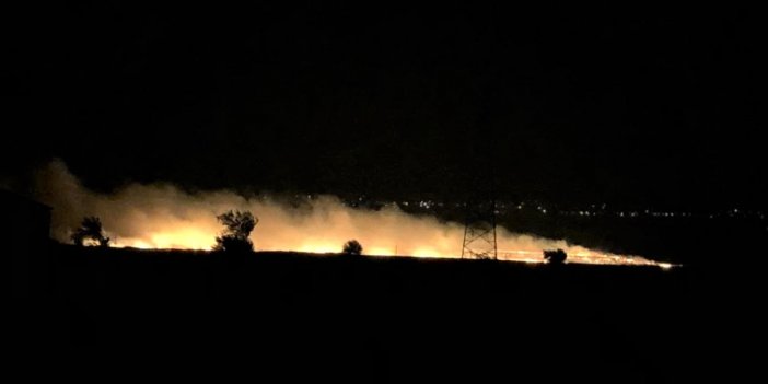 Kahramanmaraş’ta anız yangını geceyi gündüze çevirdi
