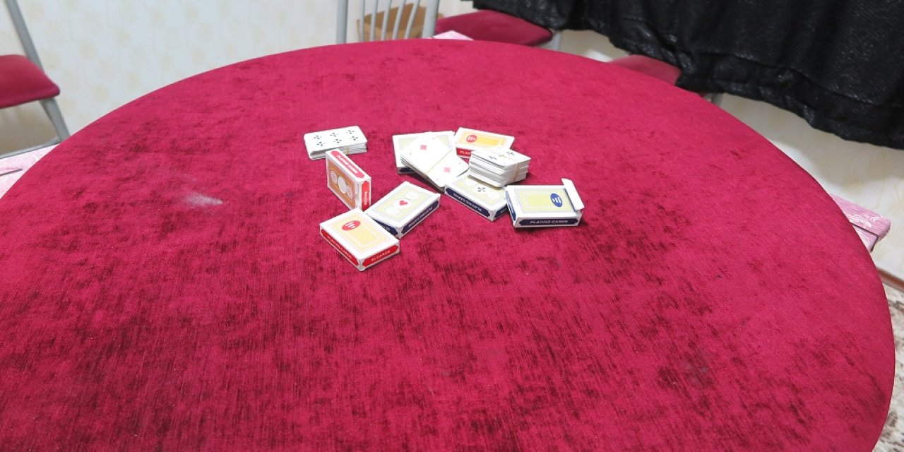 Yakalanınca gazetecilere, “Çekçek baba çek iyi çek madalya vericiler”