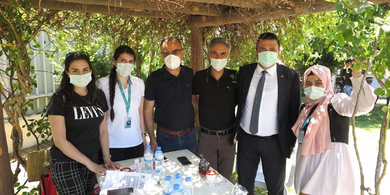 Sağlık çalışanlarına Ülkü Ocağı ve Türk Sağlık Sen destek ziyareti