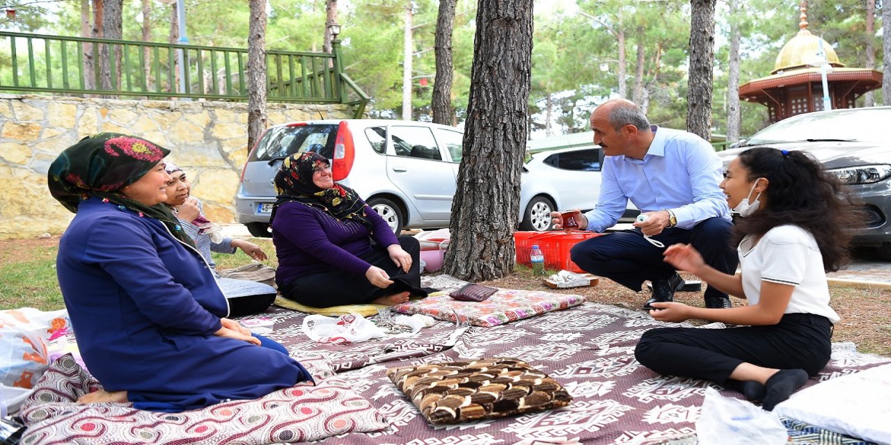 Başkan Okay vatandaşlarla bir araya geldi