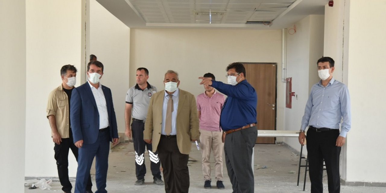Rektör Özgül, Türkoğlu Yerleşkesinde incelemelerde bulundu