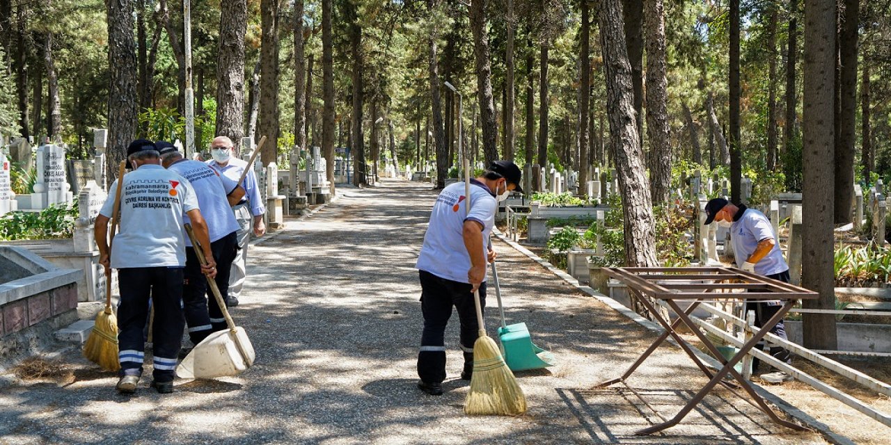 Şehitlik ve mezarlıklarda bayram temizliği yapıldı