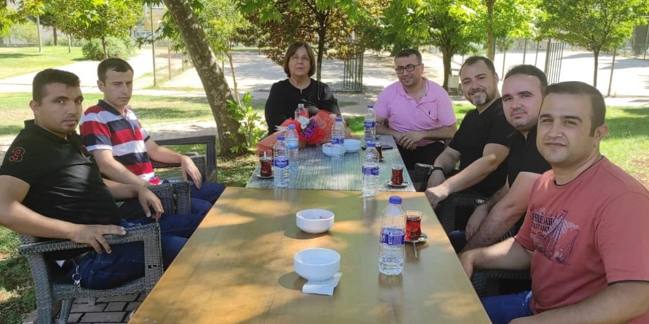 Kanserle savaşan öğretmenlerine öğrencilerinden moral ziyareti