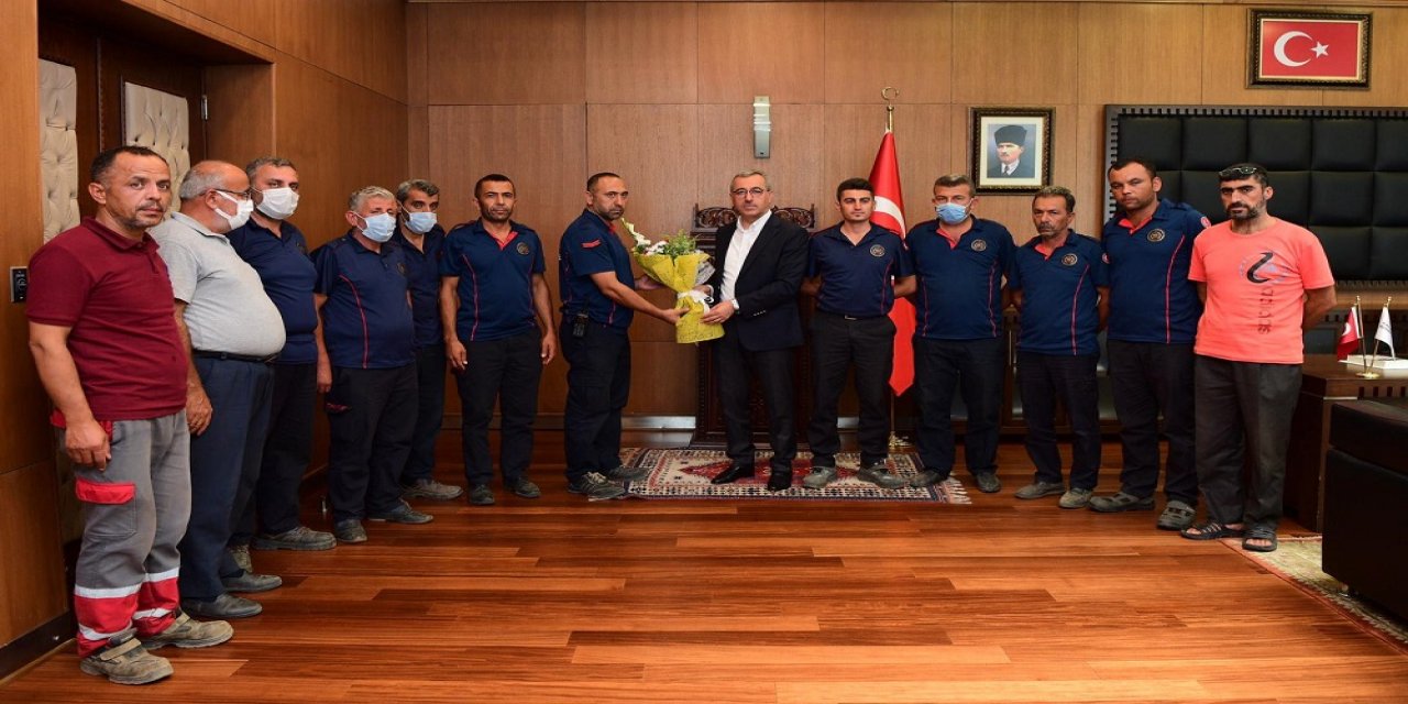 Yangınlara müdahale eden itfaiye personeli şehre döndü
