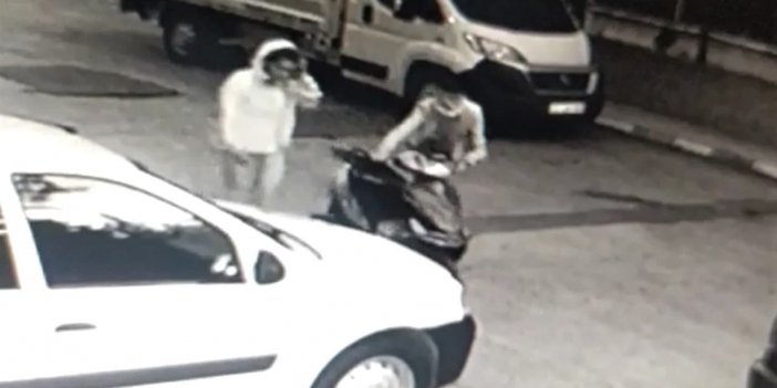 Çaldıkları motosikleti yolcu otobüsünün bagajında kaçırdılar