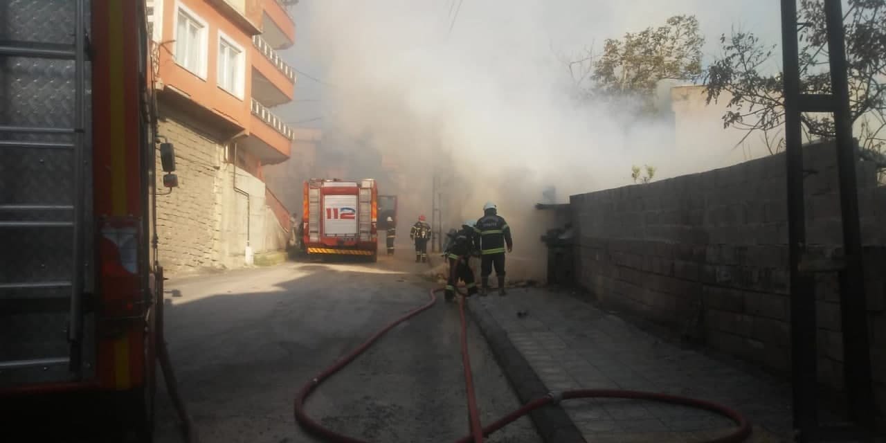 Kahramanmaraş’ta metruk binada yangın 