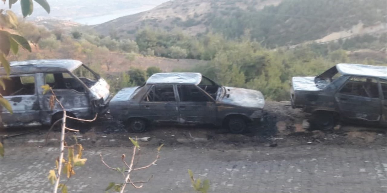 Kahramanmaraş’ta park halindeki araçlarda yangın 