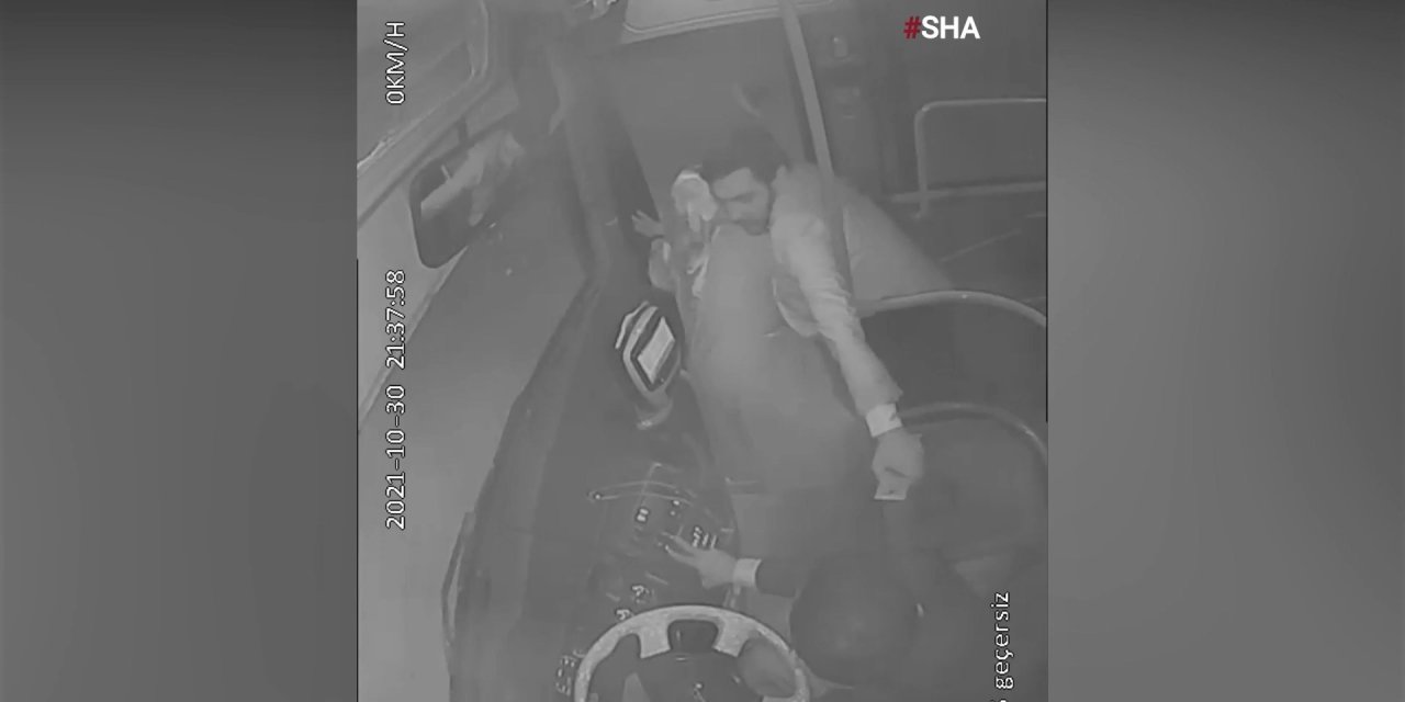 Halk otobüsü şoförü kendisini bıçaklayan kişiyi hastaneye yetiştirdi  