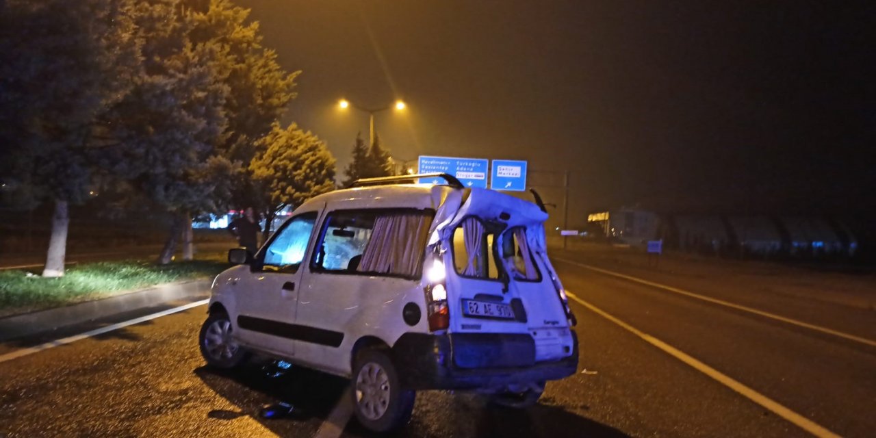 Kahramanmaraş’ta hafif ticari araç ağaca çarptı: 2 yaralı