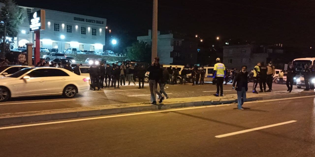 Kahramanmaraş’ta otomobil düğün kalabalığına daldı: 6 yaralı