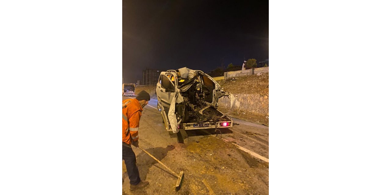 Kahramanmaraş’ta kamyonet yönlendirme levhasına çarptı: 1 ölü 