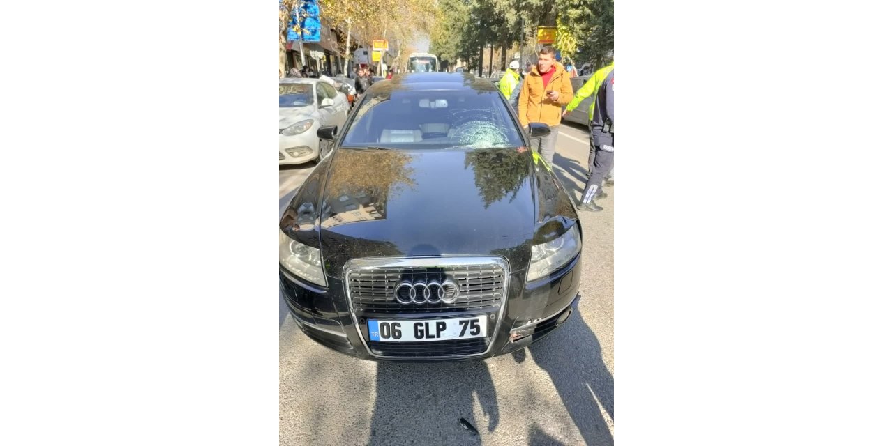 Yola koşarak fırlayan çocuğa otomobil çarptı 