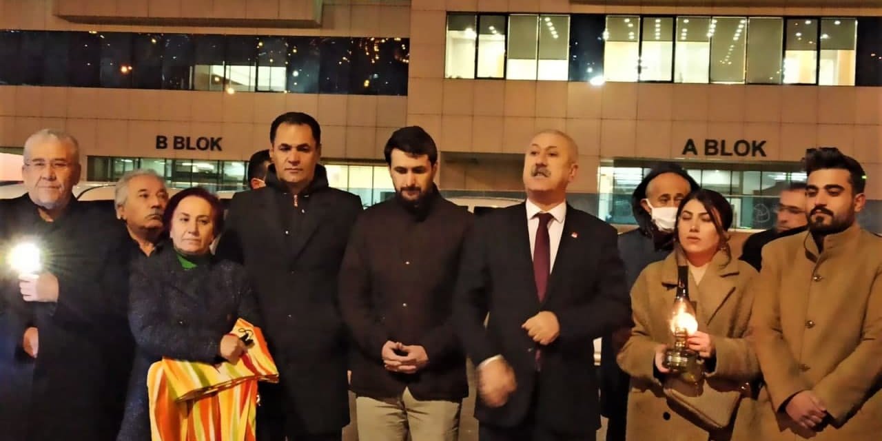 CHP Kahramanmaraş’ta zamları battaniyelerle protesto etti