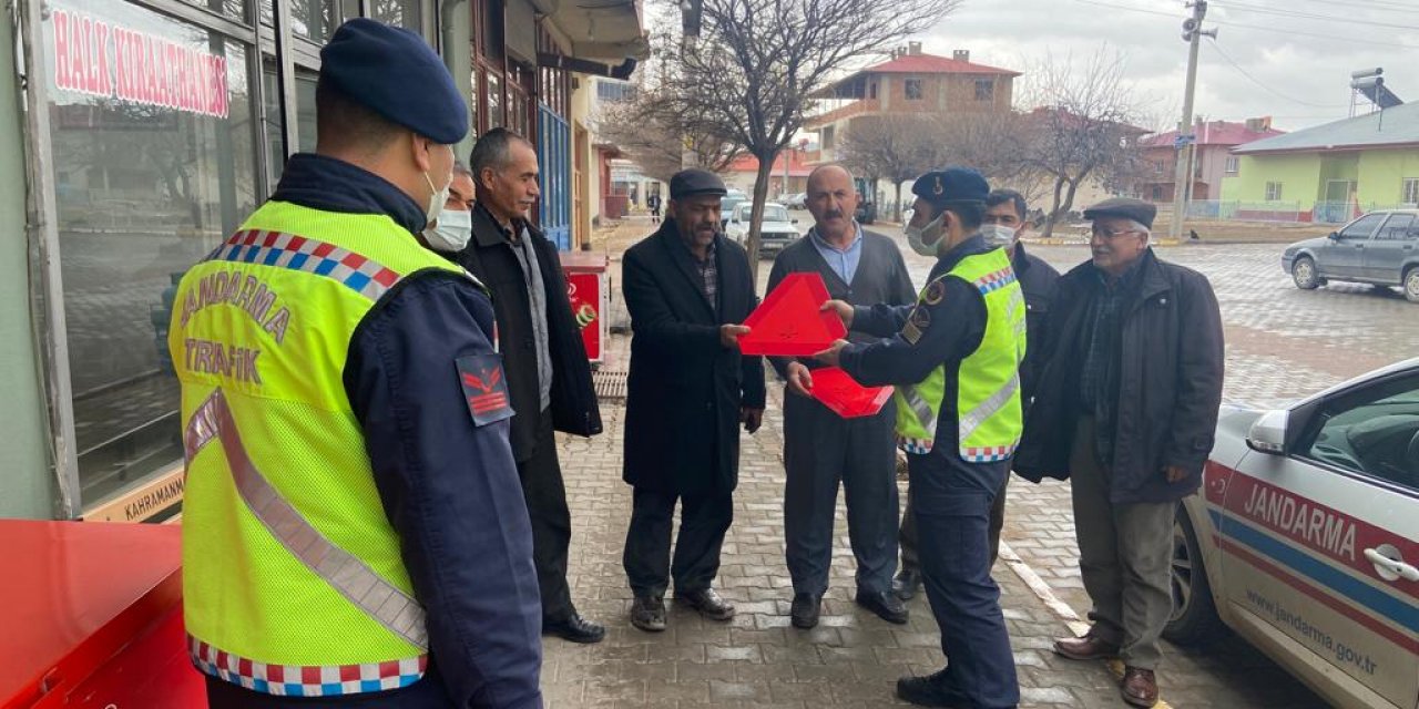 Jandarma trafik sürücülere güvenli trafiği anlattı 