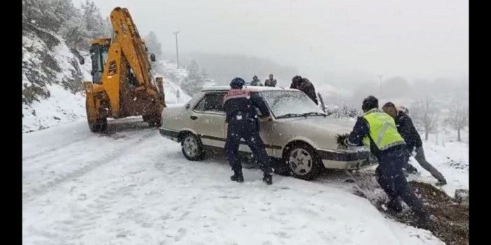 Öğrencilerin ve sürücülerin yardımına jandarma yetişti