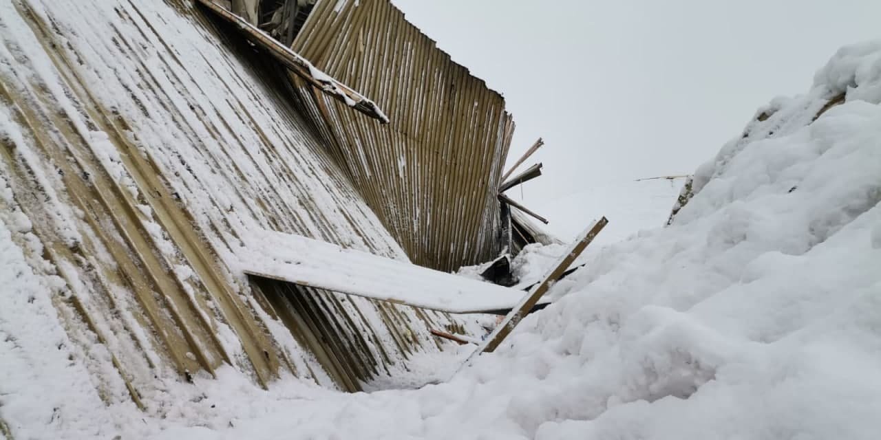 Kahramanmaraş fuar merkezinin çatısı çöktü