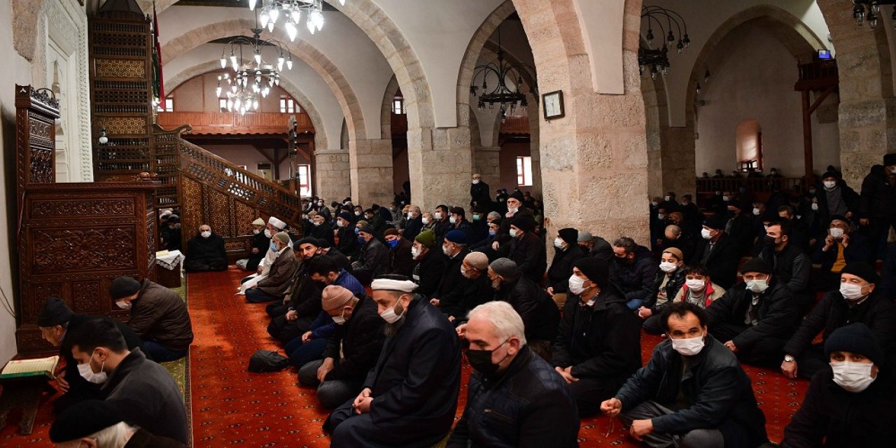 Tüm Camilerde Mevlid-i Şerif Okundu