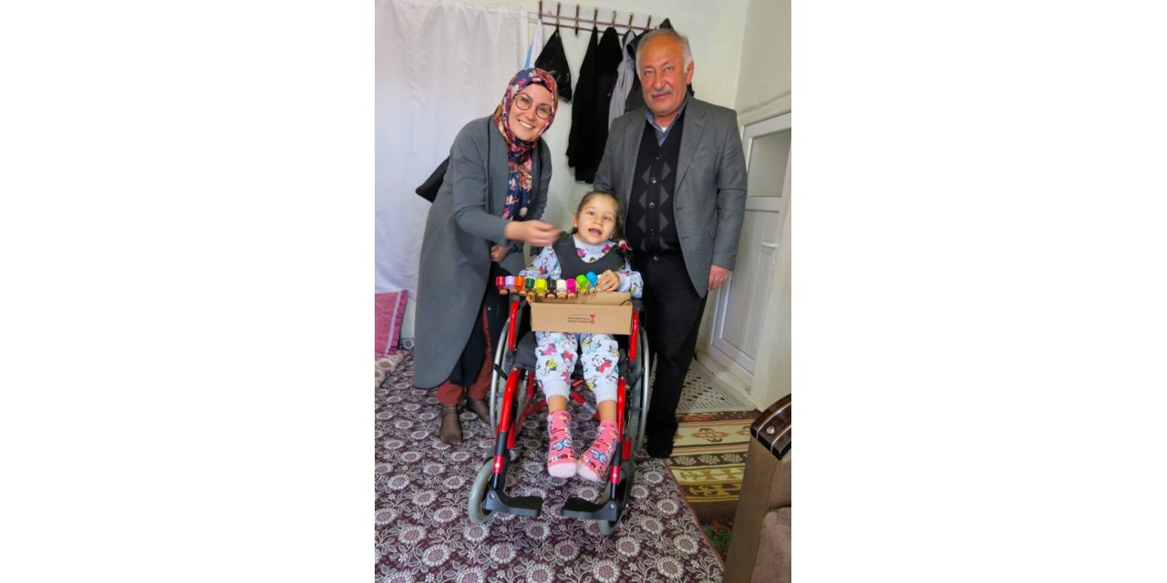 Ekipler Özel Gereksinimli Vatandaşların Yanında