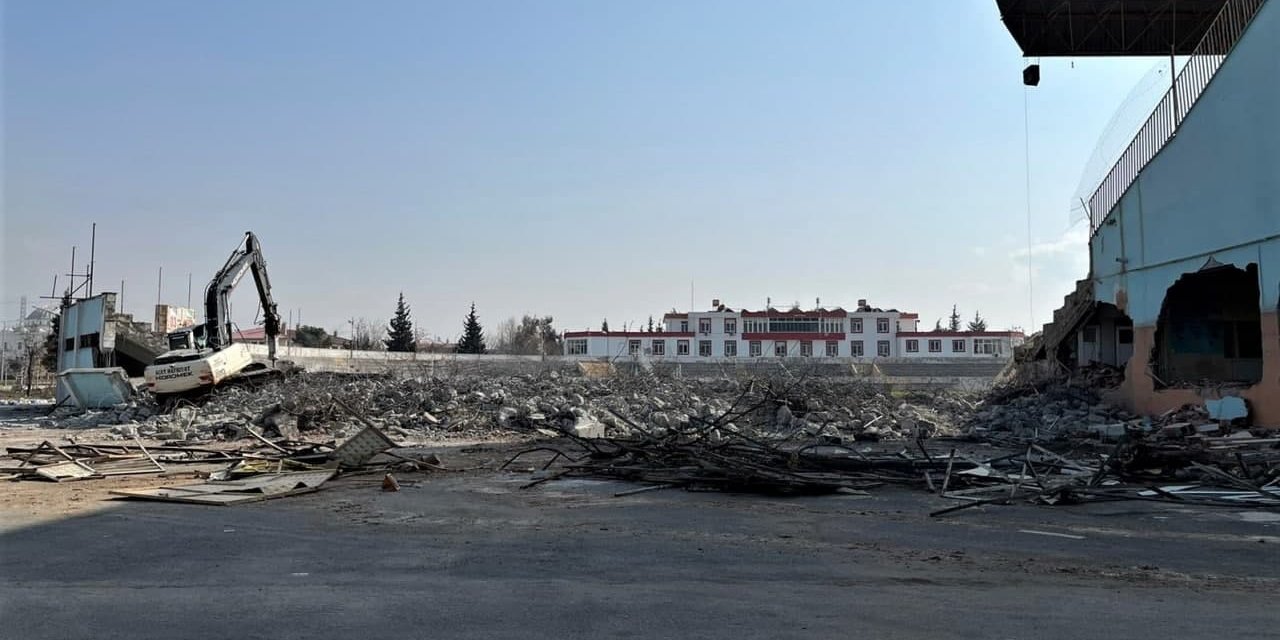 Hanefi Mahçiçek Stadyumu yıkım çalışmaları başladı 