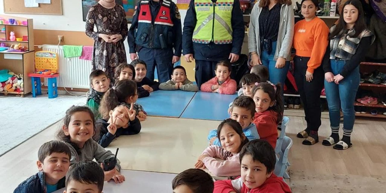 Jandarma anaokulu öğrencilerini ziyaret etti