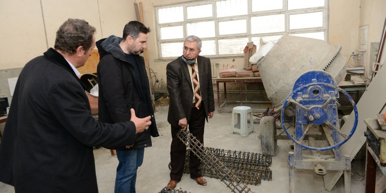 Rektör Can Karacasu yerleşkesinde program atölyelerini yerinde inceledi
