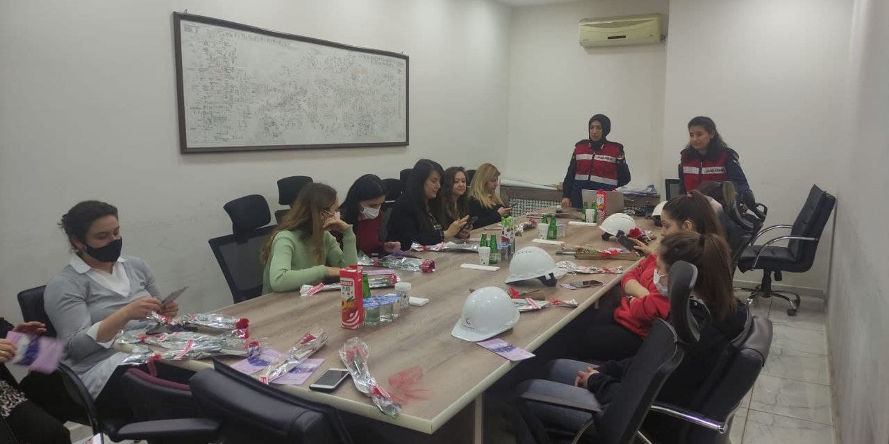 Jandarma, 8 Mart Dünya Kadınlar Gününü kutladı