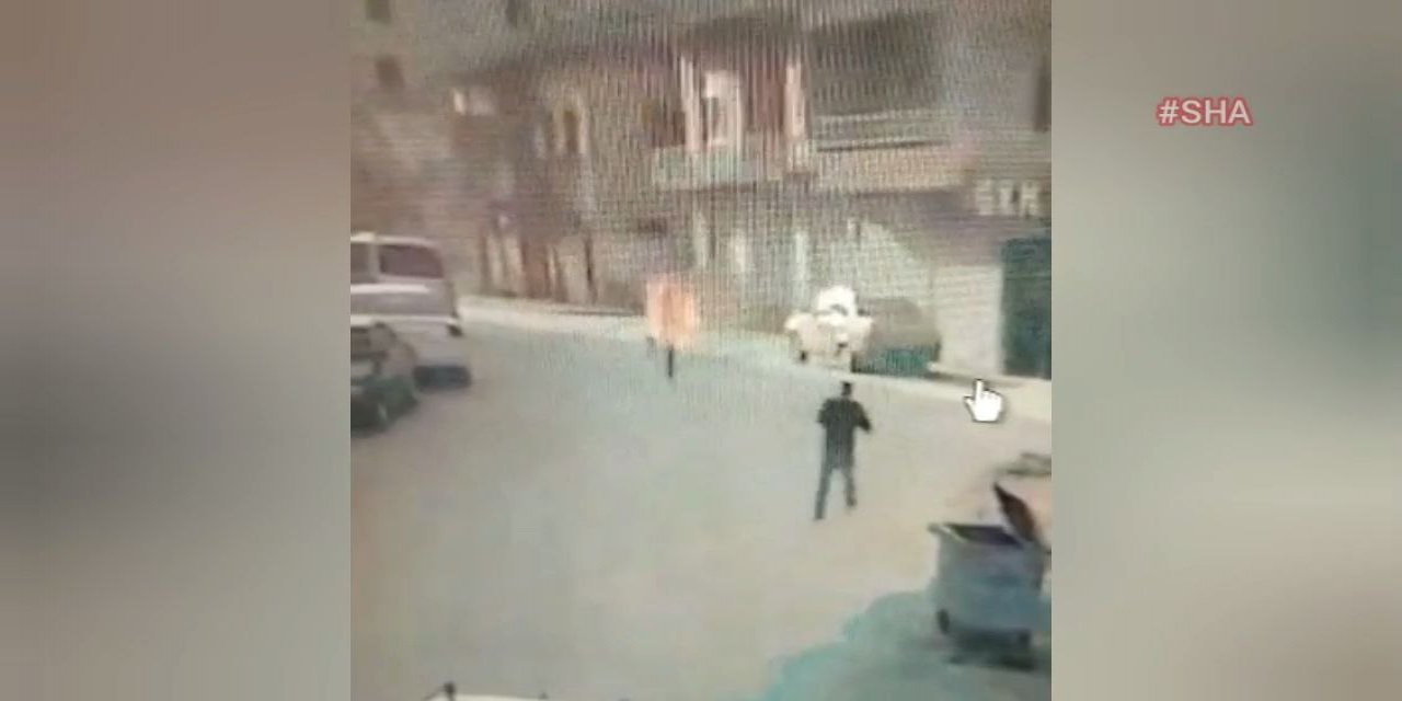 Üzerine benzin döküp kendini ateşe verdi 