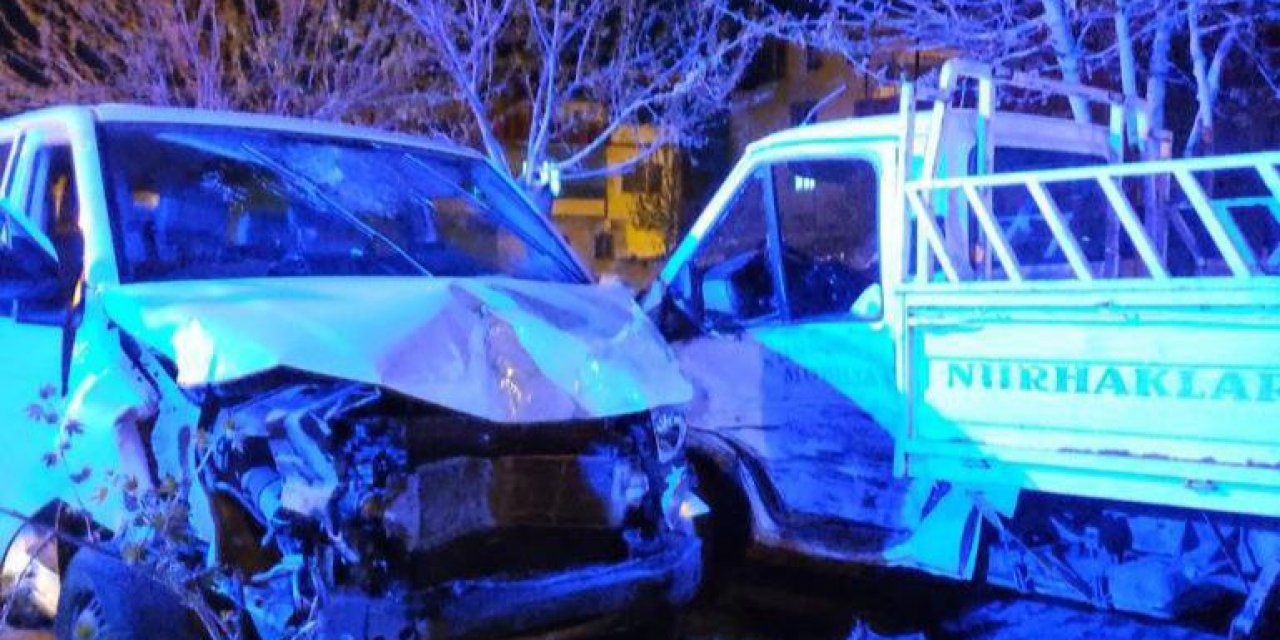 Kahramanmaraş’ta minibüs ile kamyonet çarpıştı: 2 yaralı