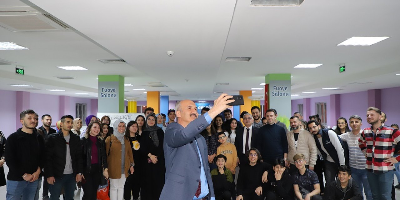 Başkan Okay Gençlik Merkezi Öğrencileriyle Bir Araya Geldi