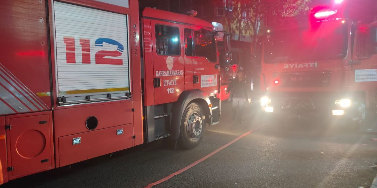 Kahramanmaraş’ta depo yangını geceyi gündüze çevirdi  