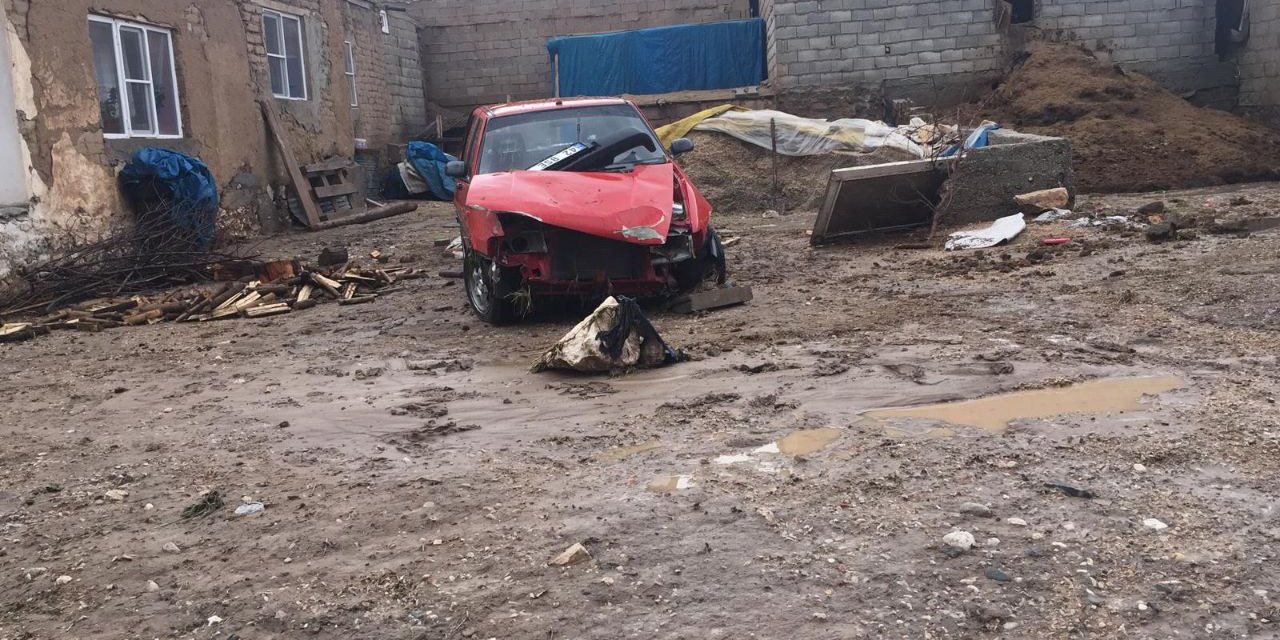 Kahramanmaraş’ta tarım arazilerini ve evleri sel vurdu   