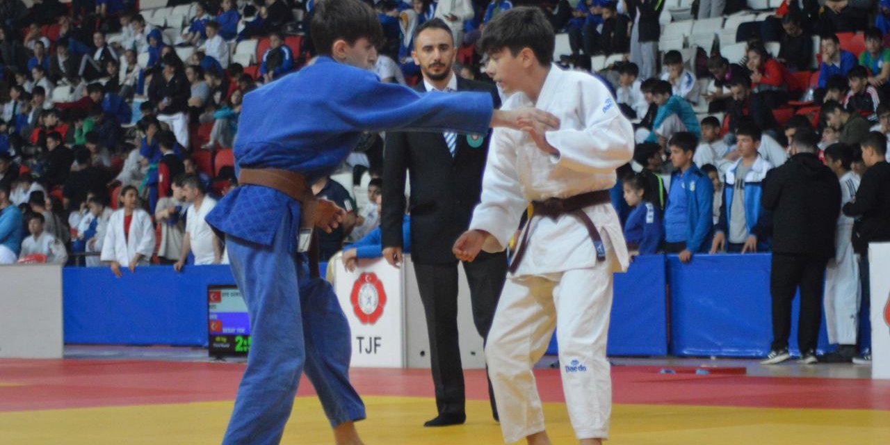 Kahramanmaraş’ta Spor Toto 2022 Yıldızlar Türkiye Judo Şampiyonası  