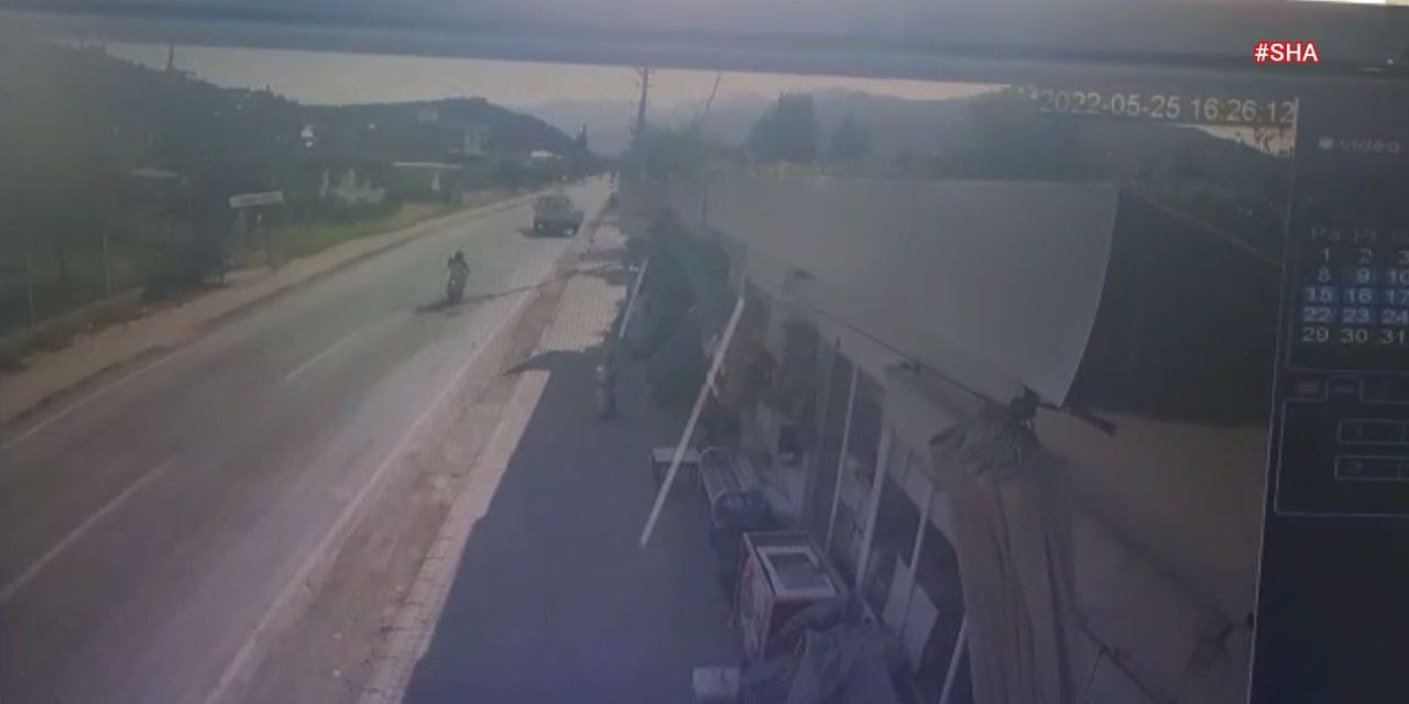 Kamyonete arkadan çarpan motosiklet sürücüsü öldü 