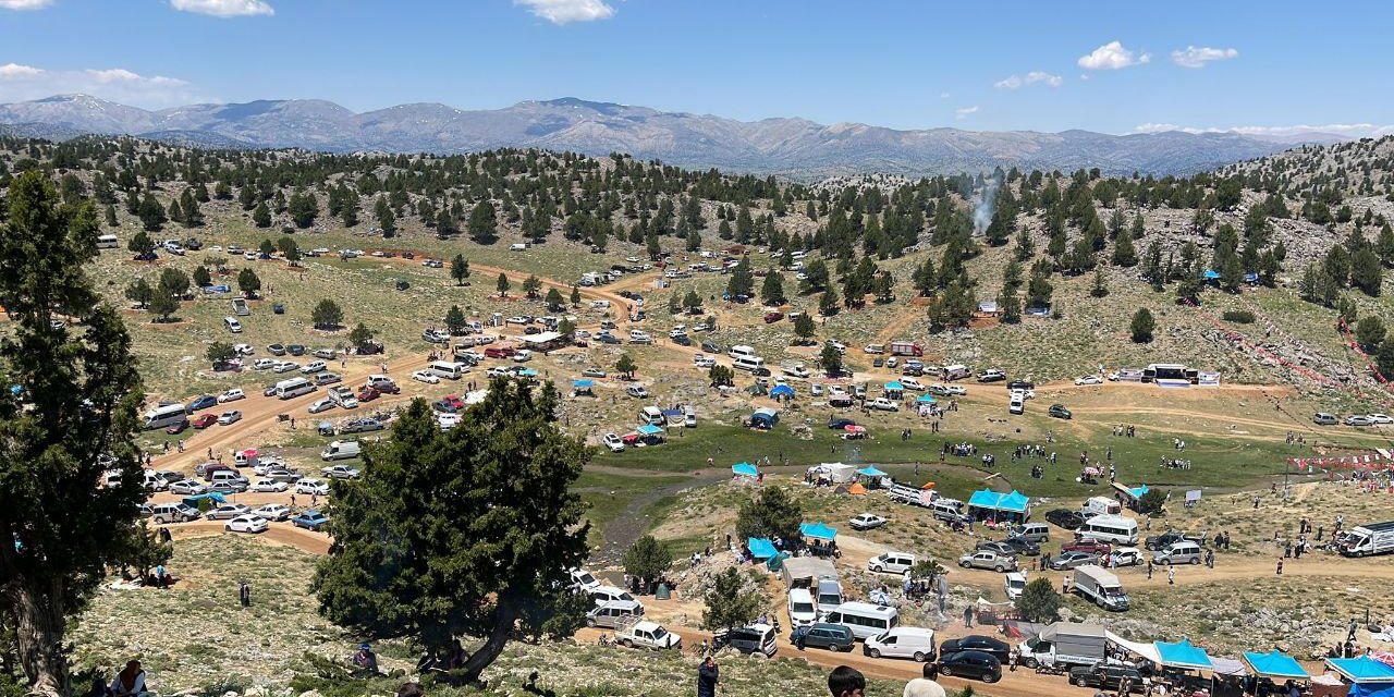 Kahramanmaraş ‘Çağlayancerit’ şenliğinde stres attı  