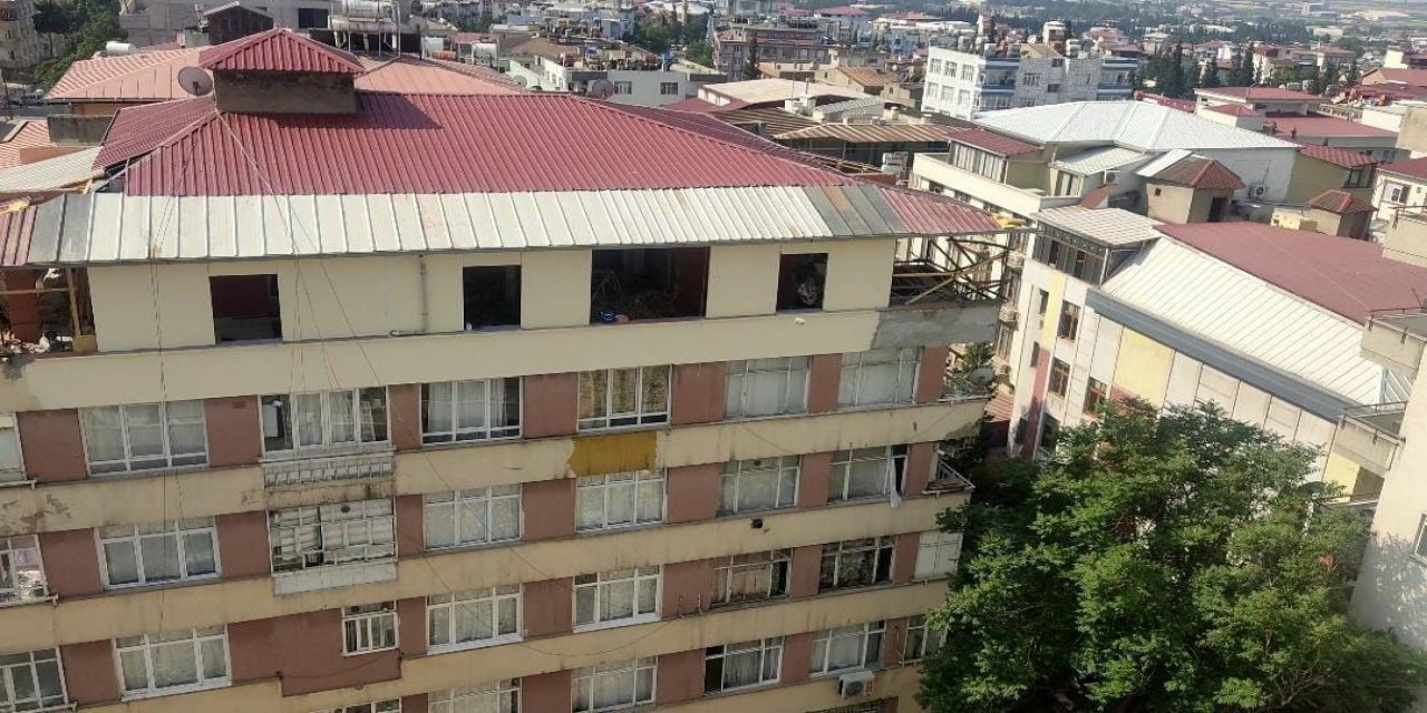 Kahramanmaraş’ta vatandaşlardan moloz tepkisi 