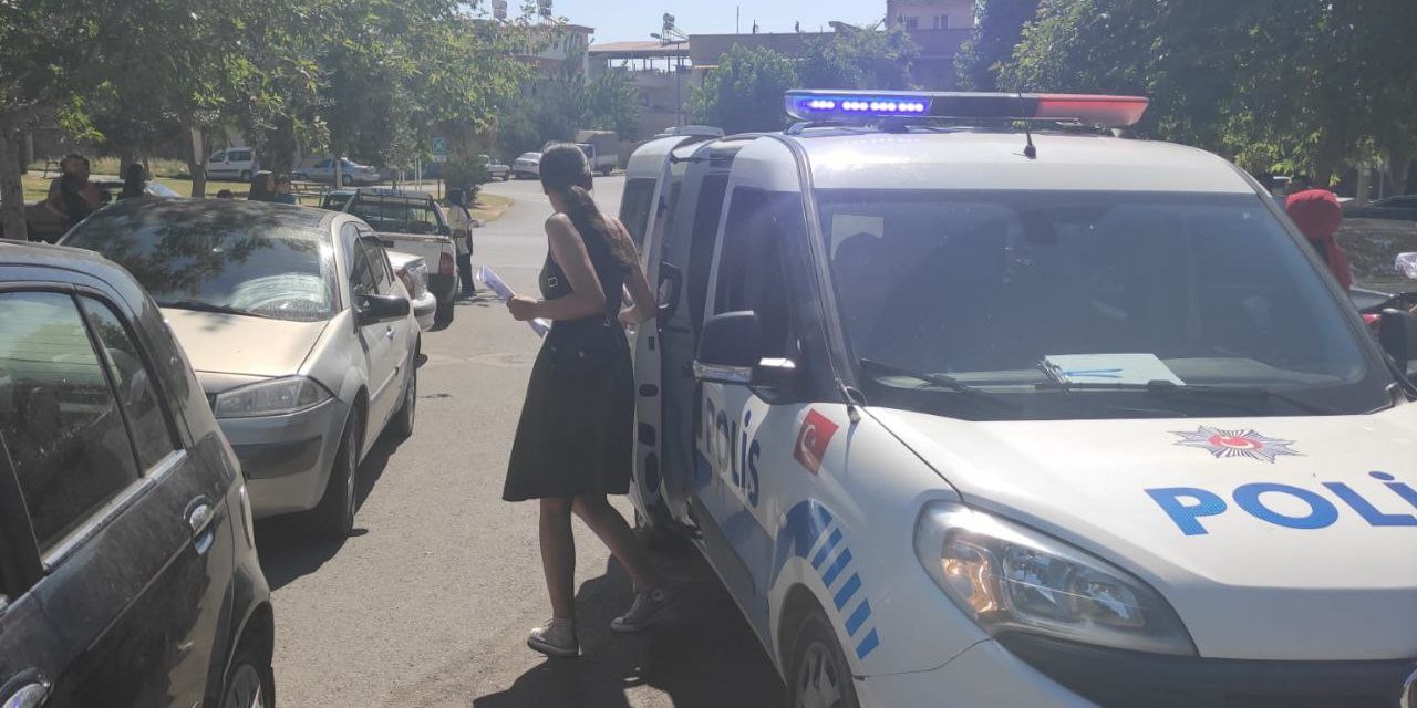 Kahramanmaraş’ta polis ekipleri öğrenciler için zamanla yarıştı 