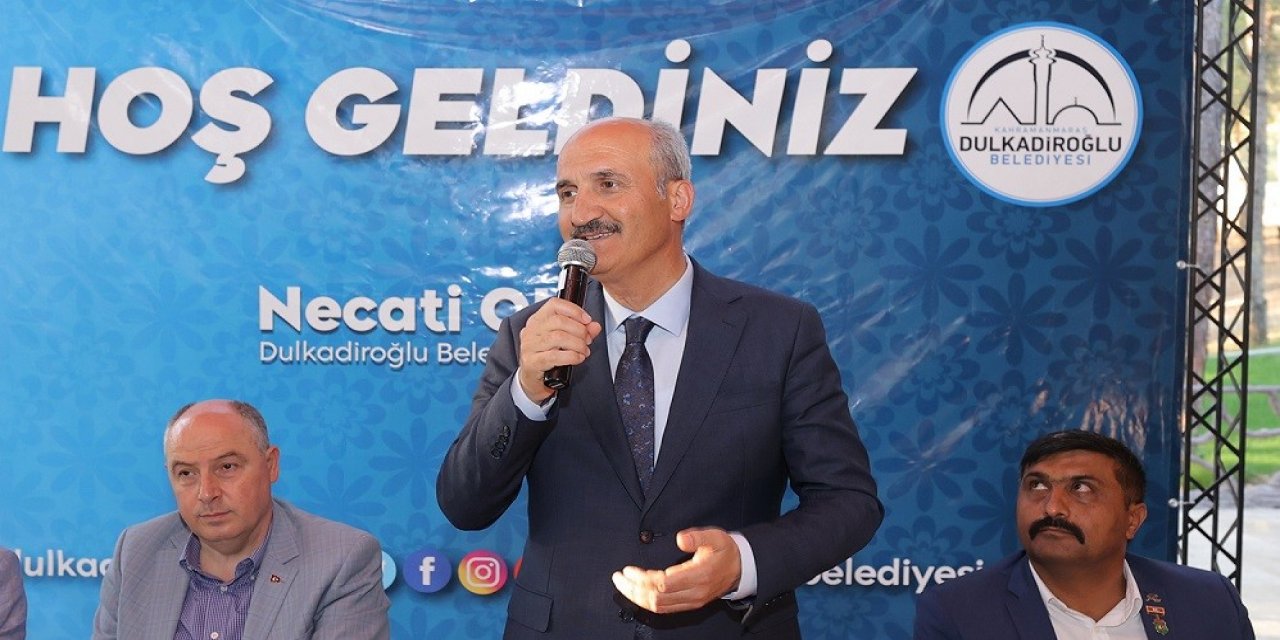 Baba, Sevdiklerini Saran Ulu Bir Çınardır