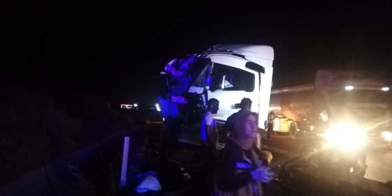 Kahramanmaraş’ta tıra arkadan çarpan sürücü yaralandı  