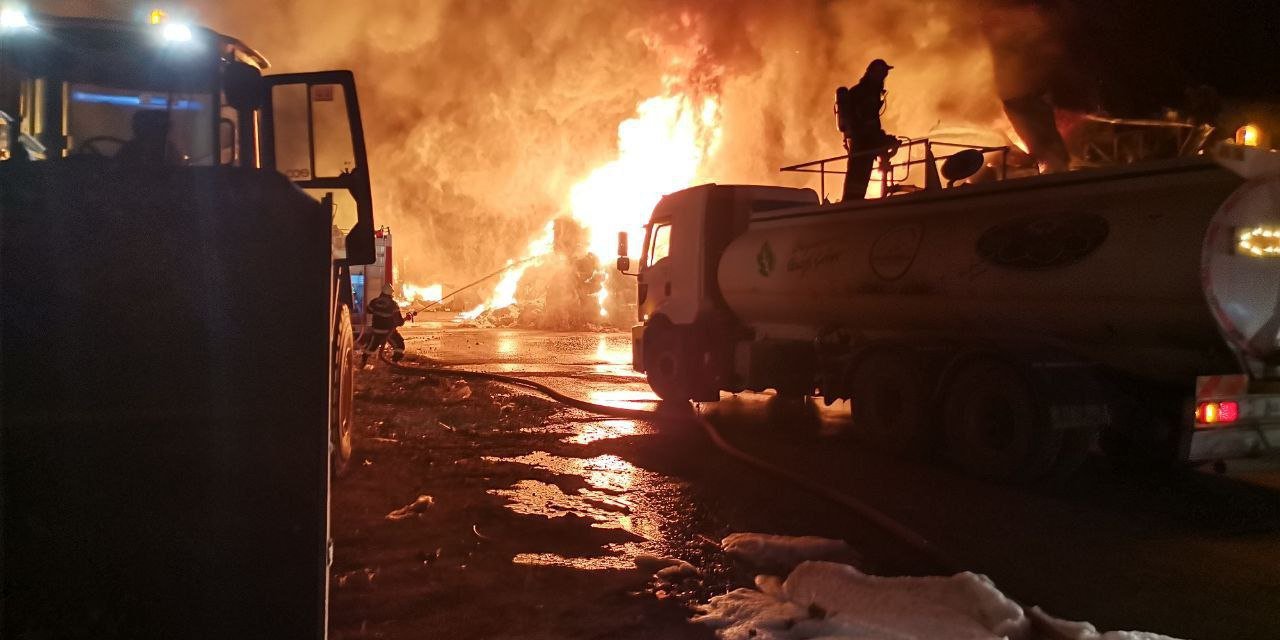 Kahramanmaraş’ta fabrika yangını sürüyor  