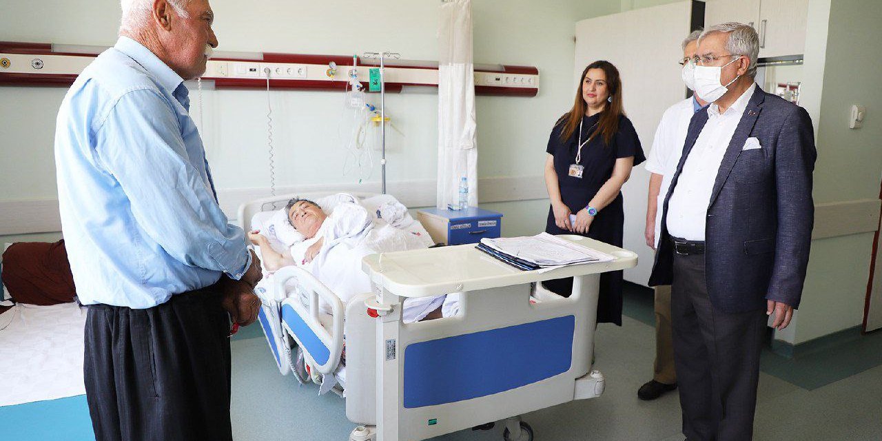 Rektör Can, bayramda hasta ve yakınlarını yalnız bırakmadı 