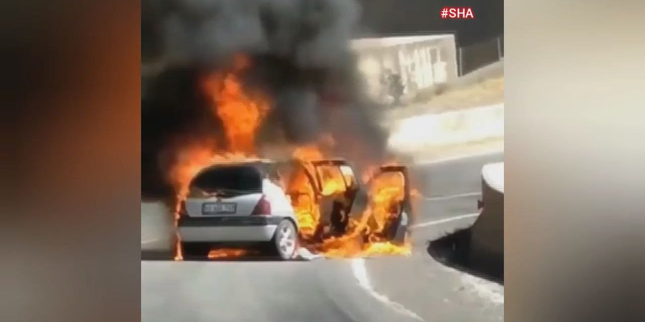 Kahramanmaraş’ta seyir halindeki otomobil alev topuna döndü 