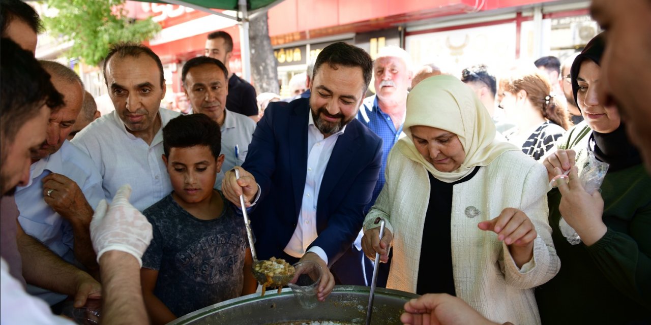 Elbistan'da aşure dağıtımı yapıldı