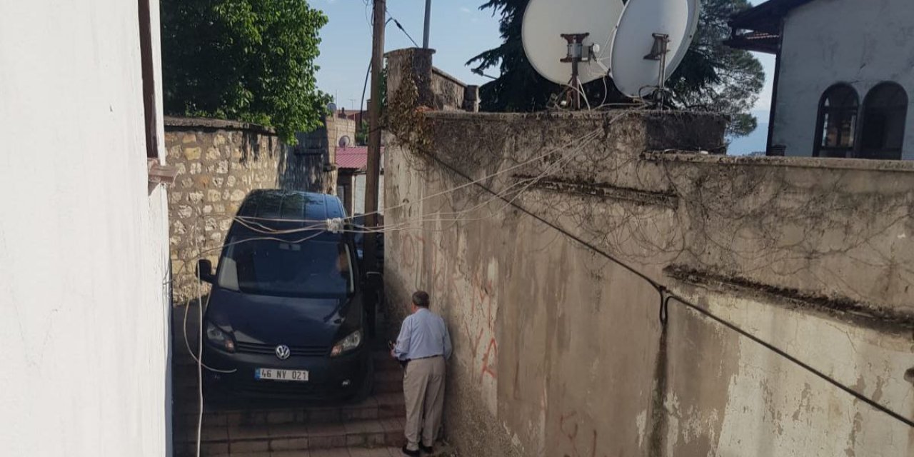 Sürücüleri şaşırtan yoldan vatandaşlar dertli  