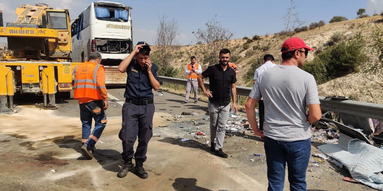 Gaziantep’te feci kazada: 16 kişi öldü 8’i ağır 22 kişi yaralandı 