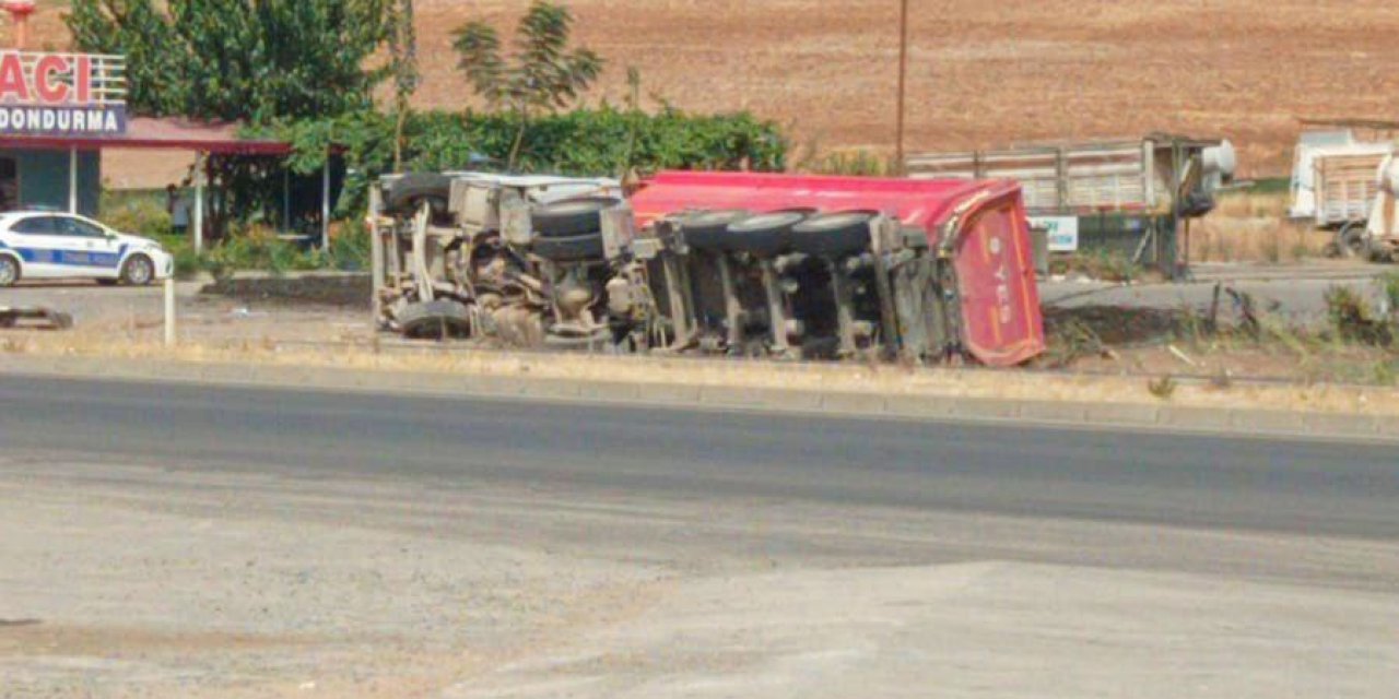 Kahramanmaraş’ta yoldan çıkan tır devrildi  