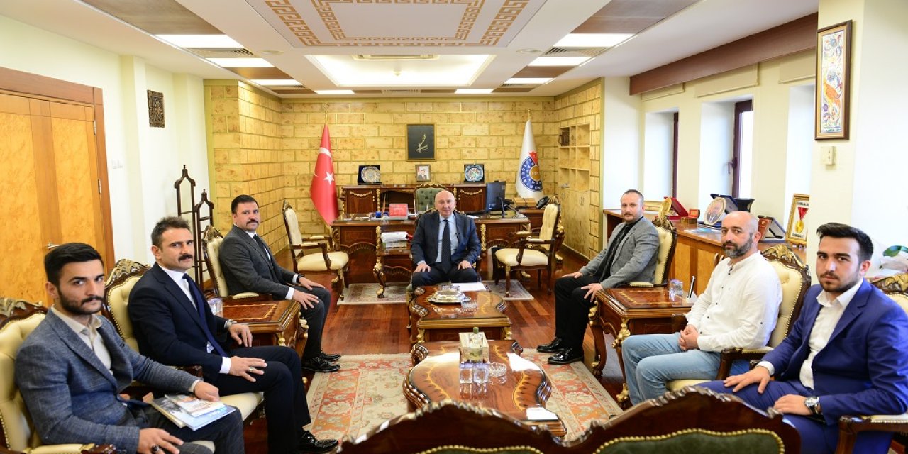 Ülkü Ocaklarından Rektör Yasım’a “Hayırlı Olsun” Ziyareti!