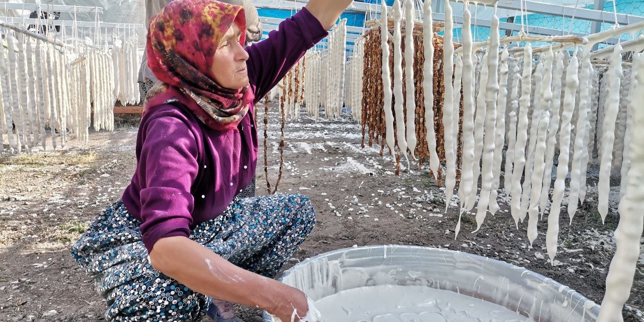 Kahramanmaraş’ta pekmez ve un sucuğu sezonu başladı  
